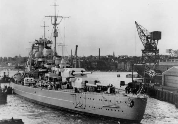 Bismarck departing Blohm & Voss Shipyard